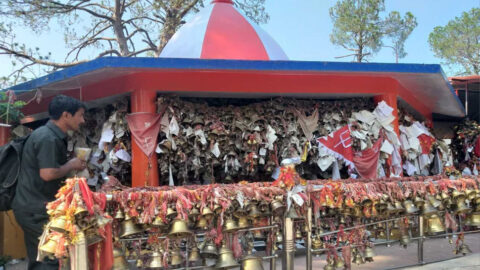 चितई मंदिर: यहां स्टांप पेपर पर लगी अर्जी से होता है देवता का न्याय