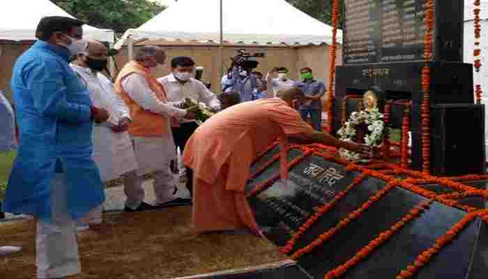 कारगिल विजय दिवस पर सीएम योगी ने शहीदों के परिजनों को किया सम्मानित, किया यह बड़ा ऐलान