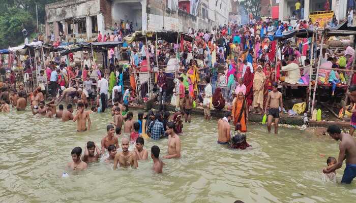 रायबरेली: कार्तिक पूर्णिमा पर उमड़ा श्रद्धा का सैलाब, लाखों ने लगाई गंगा में डुबकी