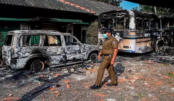 Sri Lanka Emergency : श्रीलंका में आपातकाल लागू, हिंसक प्रदर्शन के बाद लिया गया फैसला