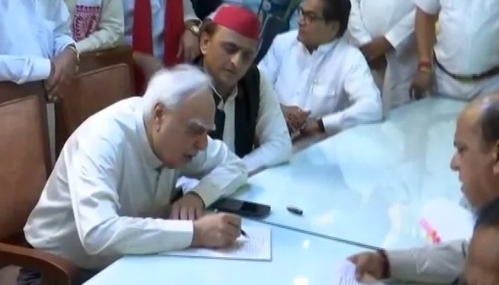 Kapil Sibal Resigns: कपिल सिब्बल ने कांग्रेस से दिया इस्तीफा, सपा का लिया सहयोग, अब जाएंगे राज्यसभा