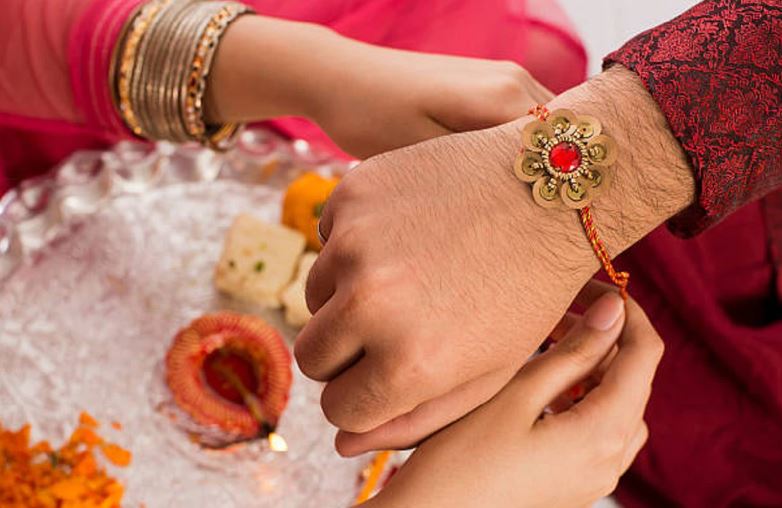 Raksha Bandhan 2022: कब है रक्षाबंधन ? जानें टीका लगाने का शुभ महूर्त और महत्व