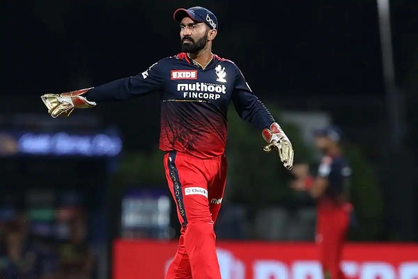 IPL 2022 : क्वालीफायर-2 से ठीक पहले RCB को झटका, दिनेश कार्तिक को BCCI ने लगाई फटकार