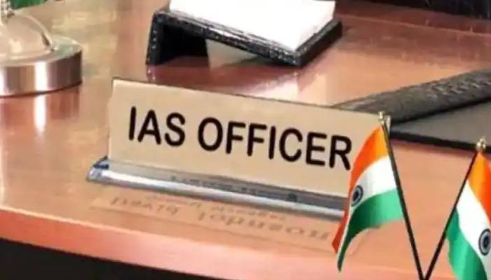 यूपी में फिर हुआ प्रशासनिक फेरबदल, योगी सरकार ने किए 11 IAS अधिकारियों के तबादले, देखें पूरी लिस्ट