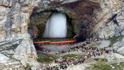 Amarnath Yatra 2024: जम्मू से 4600 तीर्थयात्रियों का जत्था अमरनाथ गुफा मंदिर के लिए हुआ रवाना 