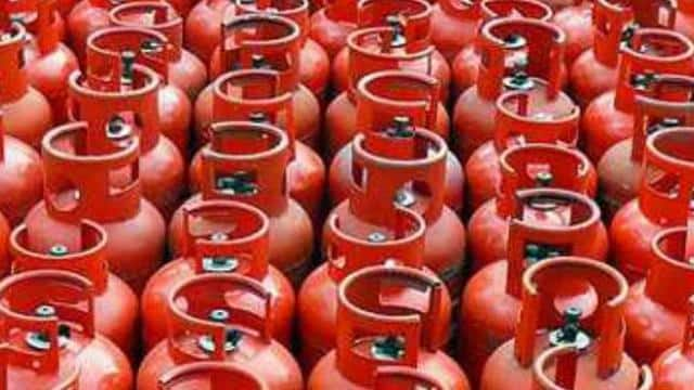 LPG cylinder price: सस्ता हुआ एलपीजी सिलेंडर, जानिए आपके शहर में क्या है रेट