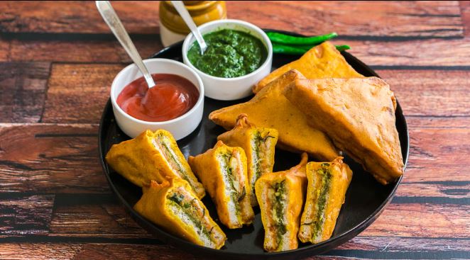 Bread Pakora Recipe: नाश्ते में चटपटा खाना है तो ट्राई करें स्वादिष्ट स्ट्रीट स्टाइल ब्रेड पकौड़ा, नोट कर लें रेसिपी