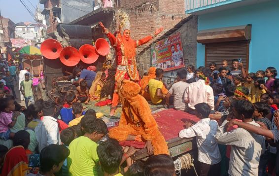 बरेली: गोवर्धन पूजा पर धूमधाम के साथ निकाली गई शोभायात्रा, झांकियां रही आकर्षण का केंद्र