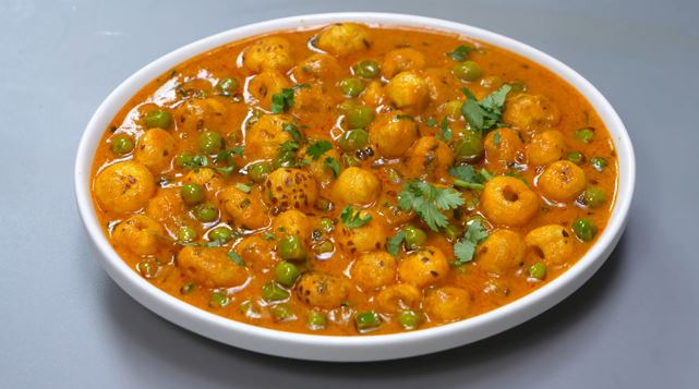 Matar Makhana Recipe: त्योहारों में इस आसान विधि से घर पर बनाएं मटर मखाना की सब्जी, चाटते रह जाएंगे उंगलियां