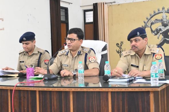 बरेली: एसएसपी ने सीएम योगी के कार्यक्रम को लेकर पुलिस अधिकारियों और कर्मचारियों के साथ की मीटिंग