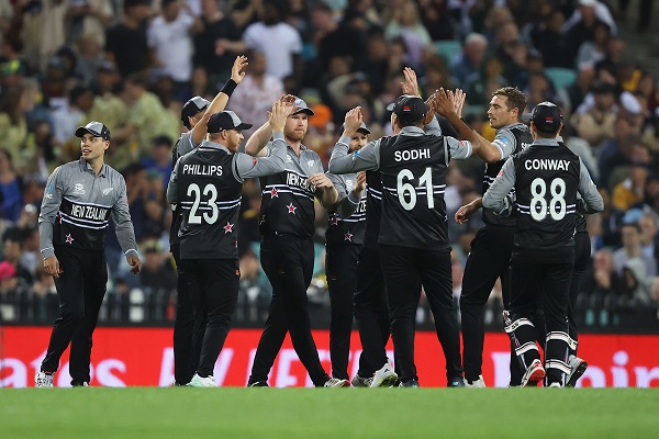 Aus Vs Nz T20 World Cup : पहले ही मैच में वर्ल्ड चैंपियन ऑस्ट्रेलिया फेल, न्यूजीलैंड ने 89 रनों से हराया