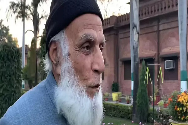 AMU के प्रो0 वज़ाहत हुसैन को UAE में मिला अंतरराष्ट्रीय पुरस्कार, दो बार ‘लाइफ टाइम अचीवमेंट से भी सम्मानित