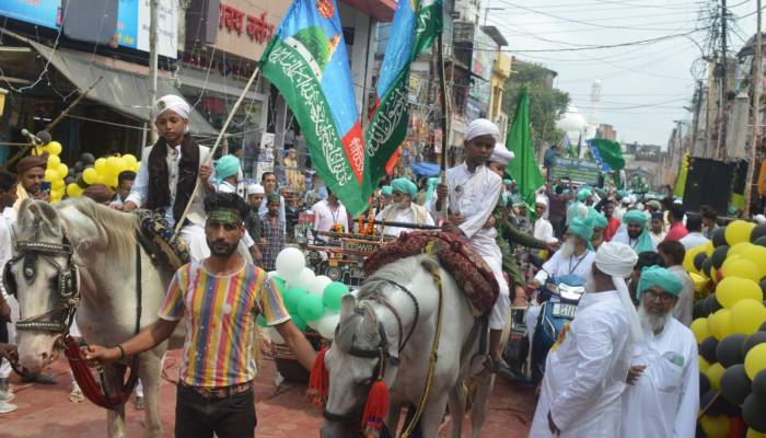 अयोध्या: सरकार की आमद मरहबा, आका की आमद मरहबा… शान से निकला जुलूस-ए-मोहम्मदी