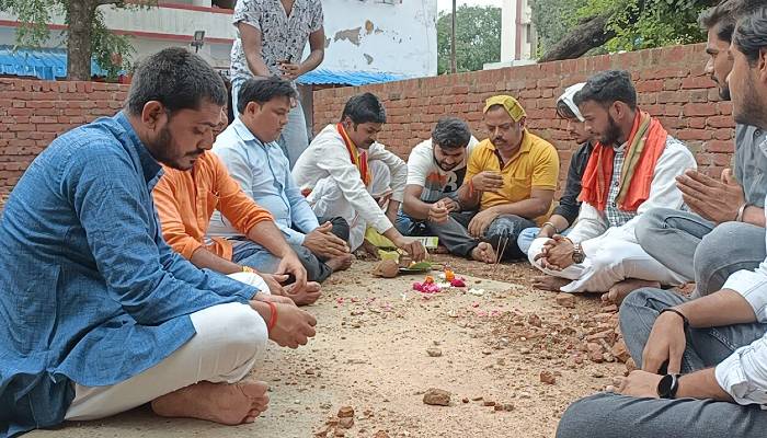 हमीरपुर: श्रीराम उत्सव सेवा समिति का प्रयास लाया रंग, कोतवाली परिसर के ध्वस्त कुएं के निर्माण को हुआ भू-पूजन