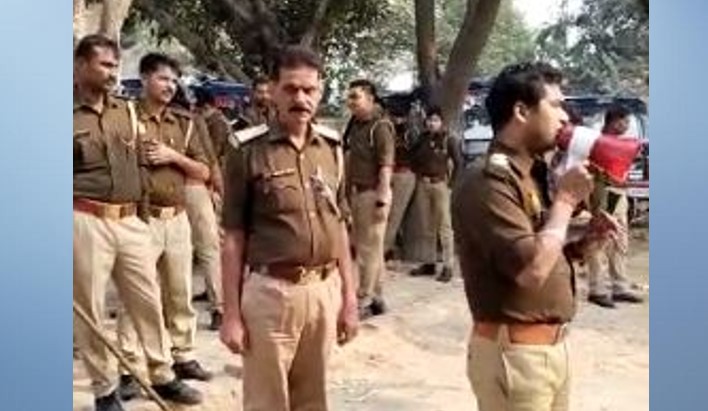 कासगंज: पुलिस प्रशासन का एक्शन मोड जारी, दूसरे दिन भी भरगैन चेयरमैन पति की संपत्ति जब्त