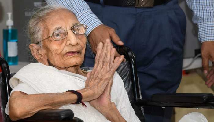 Heeraben Modi Dies: अपने पड़ोसियों के लिए सादगी की प्रतिमूर्ति थीं हीरा बा, जानिए कैसा था व्यवहार