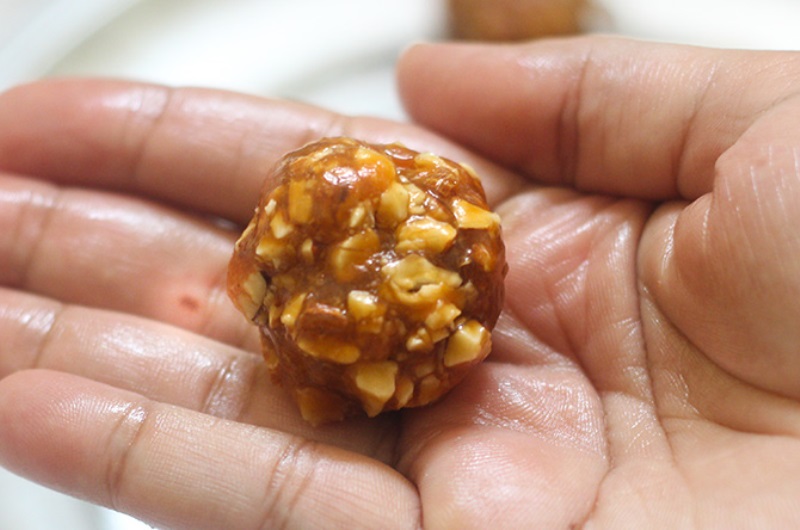 badam-chikki-ball