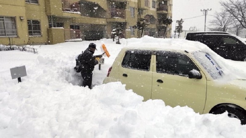 Japan में Heavy Snowfall के कारण 17 की मौत, 90 से अधिक लोग घायल