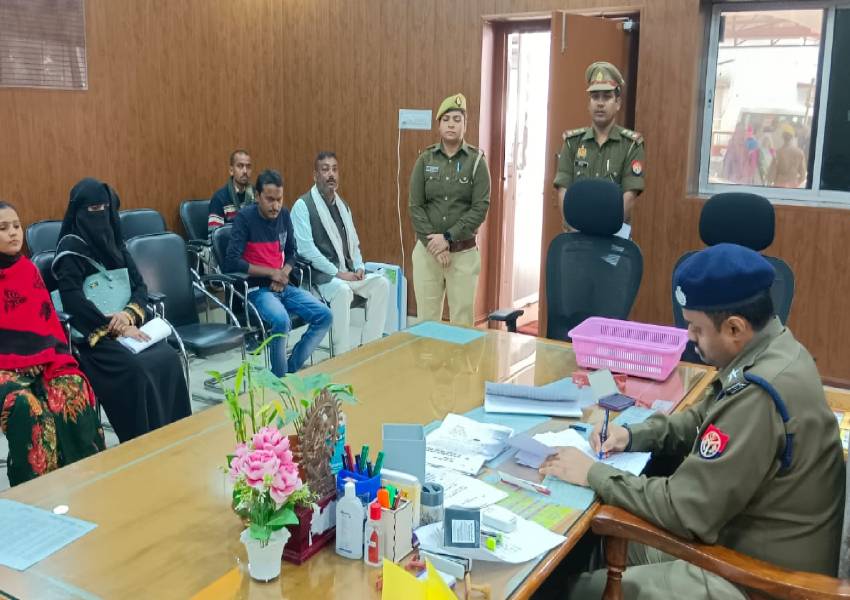 बहराइच: जनता दर्शन में पुलिस अधीक्षक ने सुनी जन समस्याएं, थानाध्यक्षों को तत्काल कार्यवाही करने के दिये निर्देश 