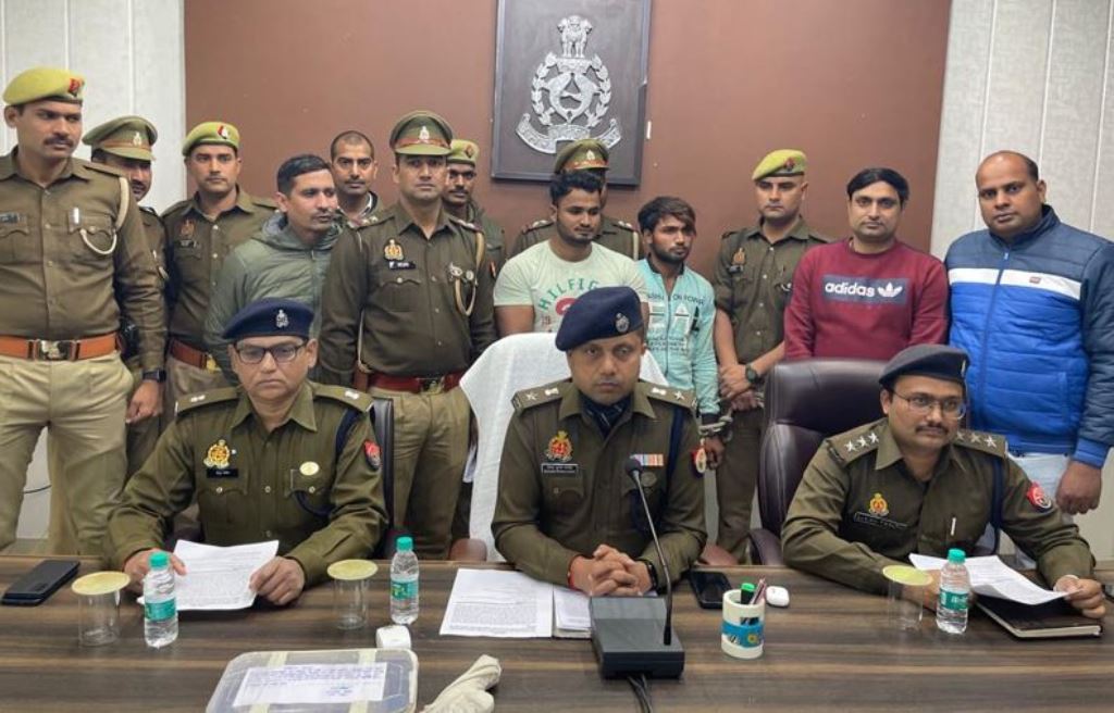 मथुरा: पुलिस अभिरक्षा से भागा 25 हजार का इनामी बदमाश साथियों समेत गिरफ्तार 