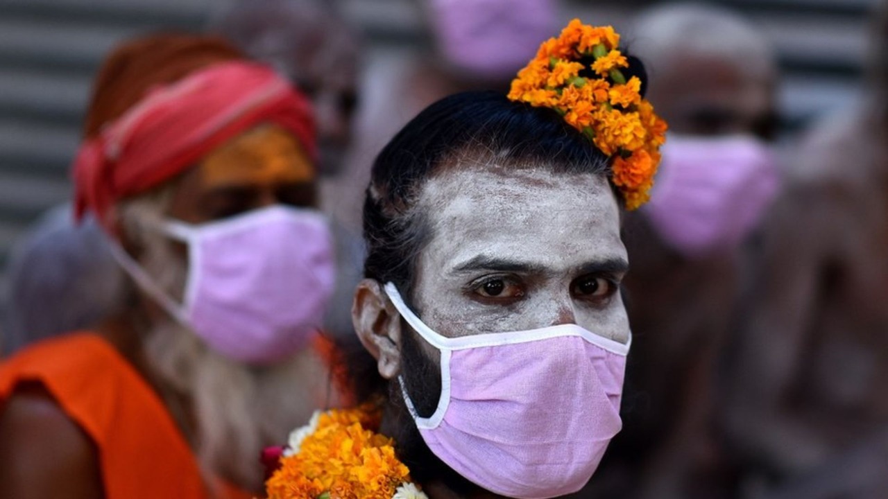 भीड़-भाड़ वाली जगहों पर मास्क का इस्तेमाल करें, कोविड टीके की एहतियाती खुराक लें : वी.के. पॉल 