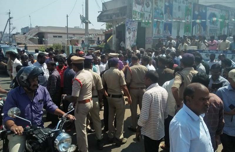 आंध्र प्रदेश : तेदेपा और YSRCP कार्यकर्ताओं में झड़प, माचेर्ला में निषेधाज्ञा लागू 