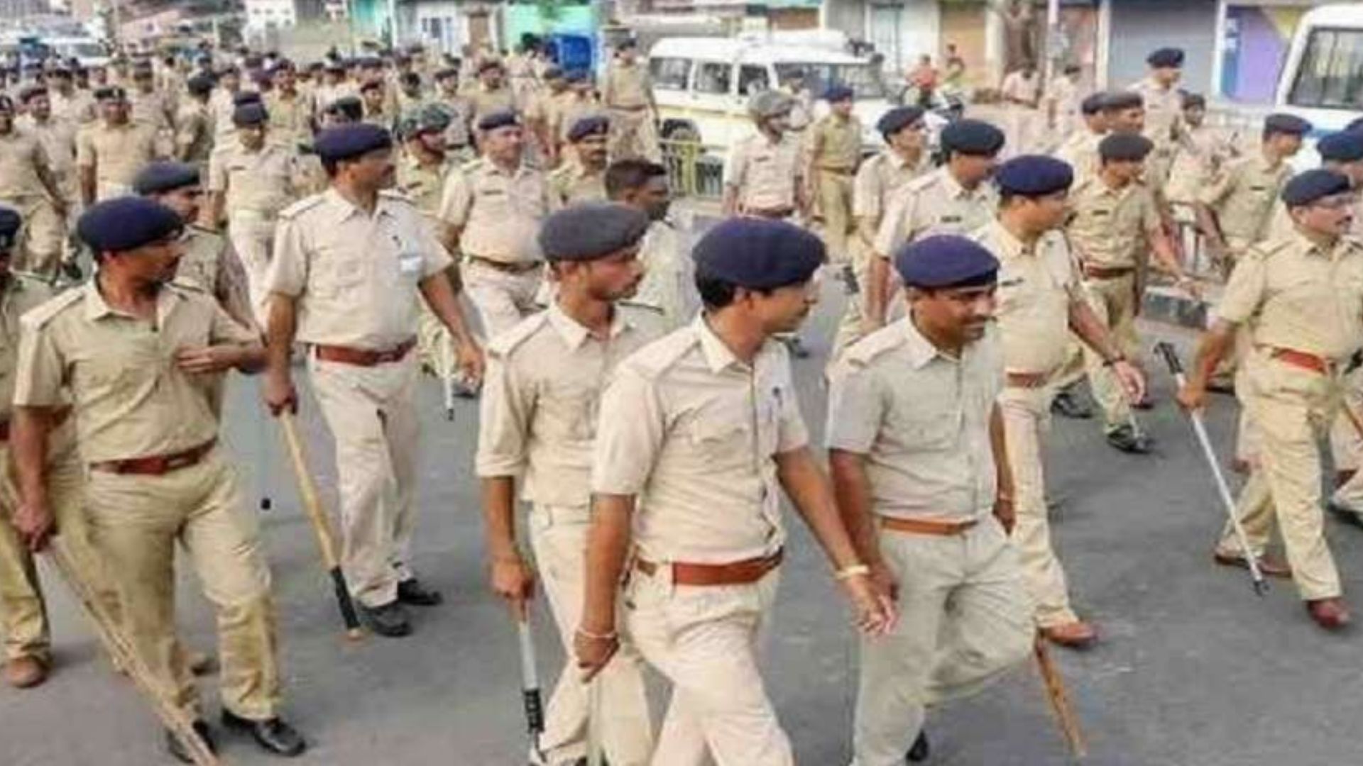 बिहार : शराबबंदी की खुली पोल, छापेमारी करने गई टीम पर हमला, 2 पुलिसकर्मी घायल