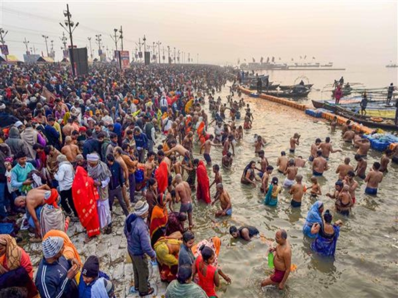 75 लाख श्रद्धालुओं ने वसंत पंचमी पर लगाई संगम में डुबकी, देशभक्ति का भी दिखा रंग   