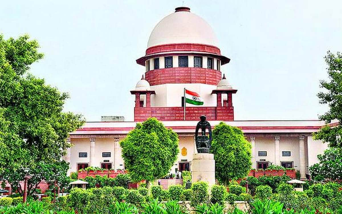 हल्द्वानी जमीन अतिक्रमण: SC ने HC के फैसले पर लगाई रोक, रेलवे और राज्य सरकार को जारी किया नोटिस