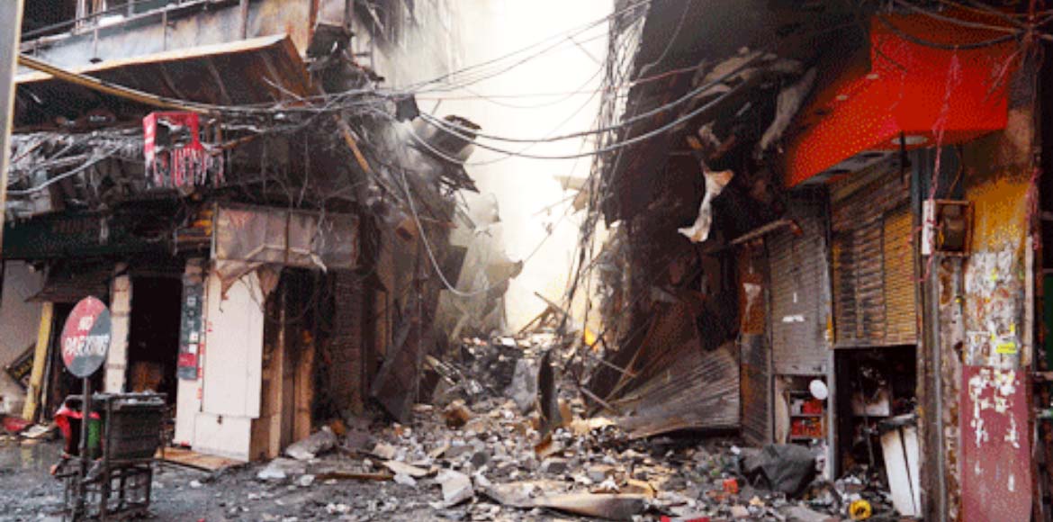 पश्चिम बंगाल: कोलकाता में आग लगने से कई दुकानें नष्ट