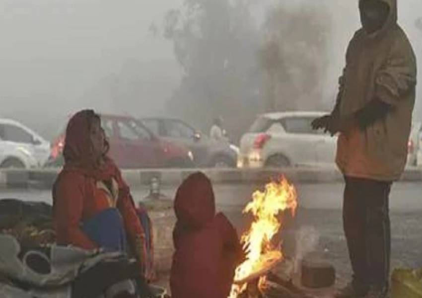 UP Weather Update: यूपी के कई शहरों में सर्दी का सितम, जानें मौसम को लेकर ये बड़ा अपडेट