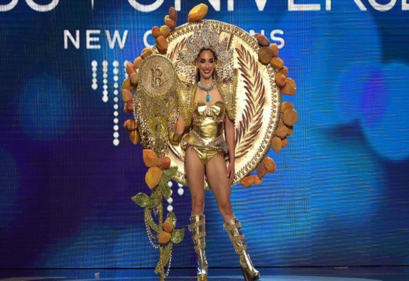 Video : Miss Universe El Salvador ने पहना Bitcoin से प्रेरित Gold Bodysuit, खींचा सबका ध्यान