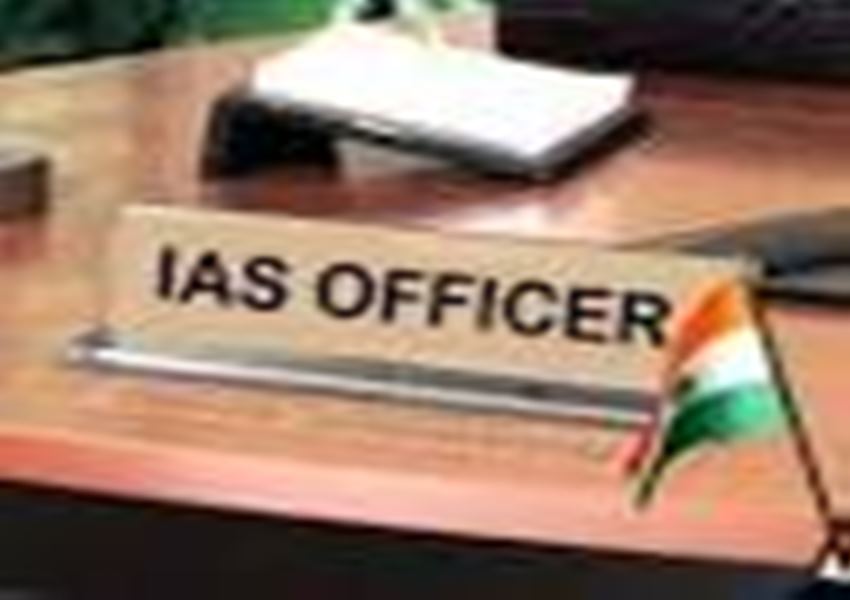 यूपी सरकार ने किए IAS अफसरों के तबादले, झांसी-चंदौली समेत इन जिलों के बदले गए डीएम 