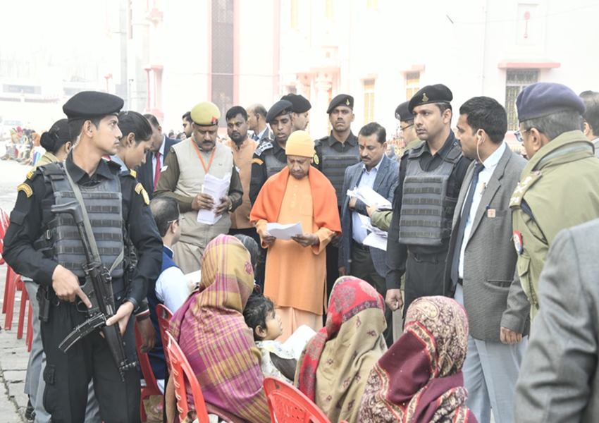 गोरखपुर: जनता दर्शन में बोले सीएम योगी- किसी के साथ अन्याय नहीं होने दूंगा 