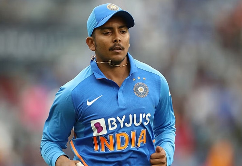 क्रिकेटर Prithvi Shaw की कार पर हमला, सेल्फी लेने पर हुआ विवाद, 8 लोगों के खिलाफ FIR दर्ज