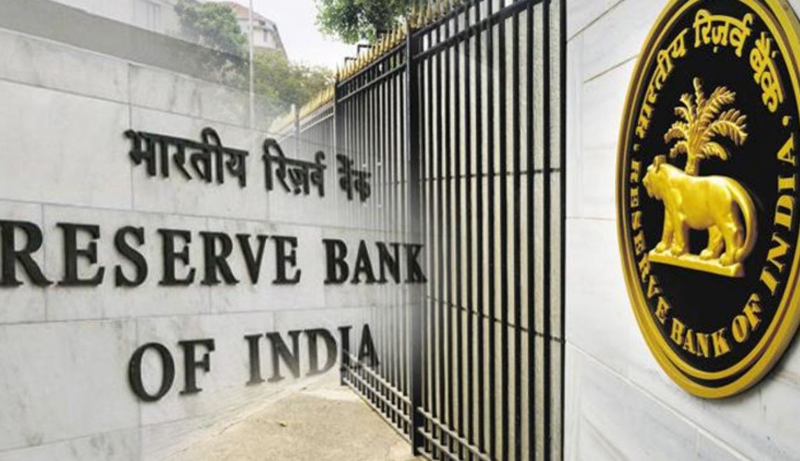 अगले वित्त वर्ष में मुद्रास्फीति घटकर 5.3 प्रतिशत पर आने का अनुमान: RBI 