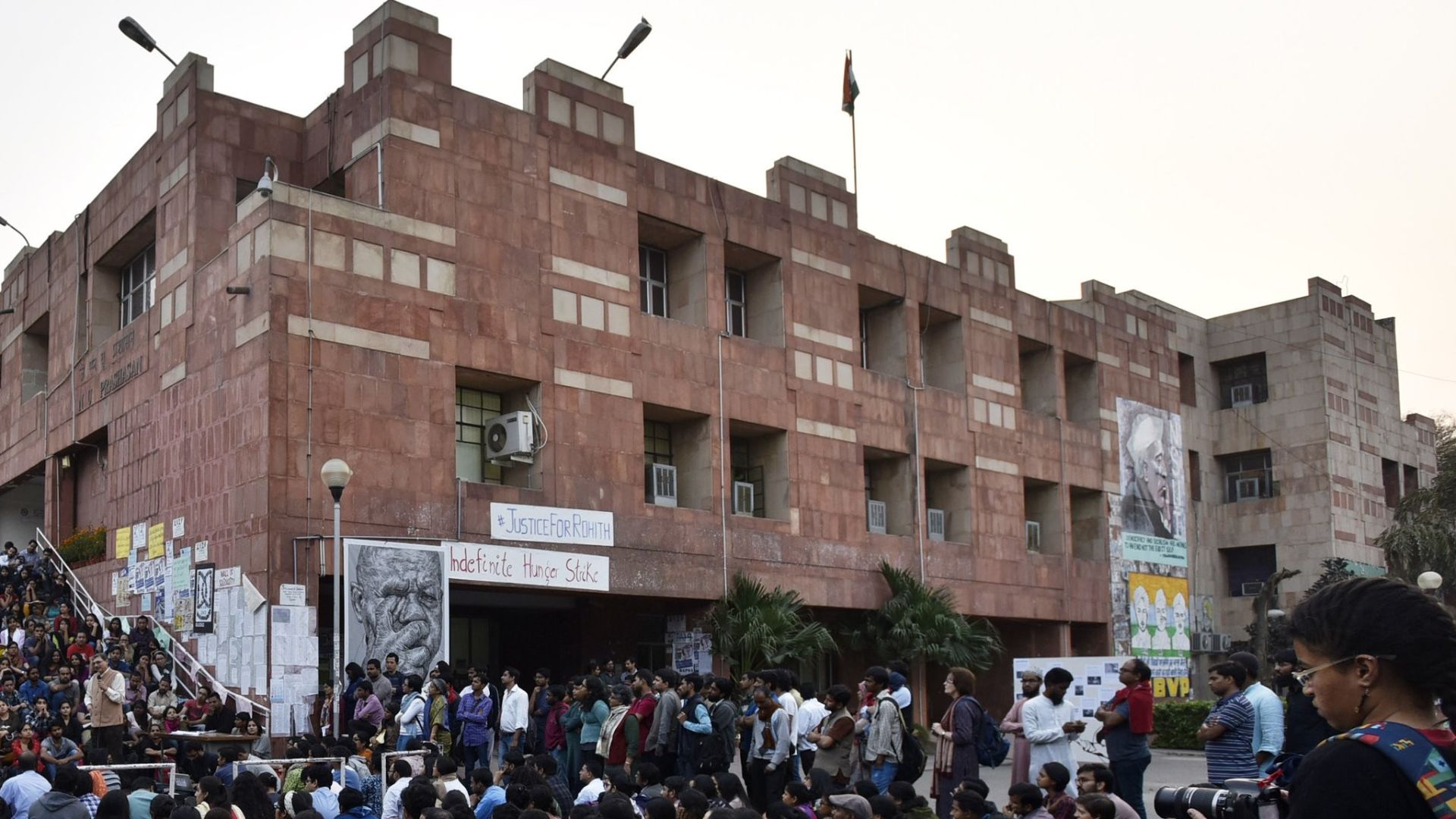 JNU में हिंसा करने और धरना देने पर लगेगा 50 हजार रुपए का जुर्माना, यहां पढ़ लें नए नियम