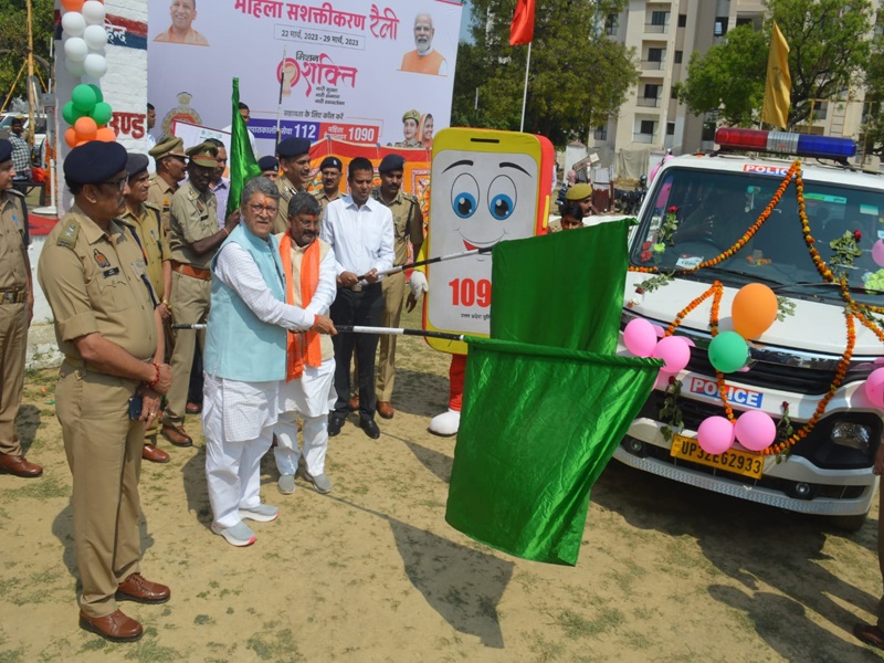 अयोध्या: महिला पुलिसकर्मियों की जन-जागरण रैली लखनऊ रवाना, विधायक और अधिकरियों ने दिखाई हरी झंडी