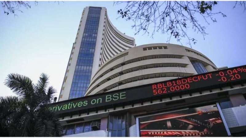 Stock Market: रुपया शुरुआती कारोबार में नौ पैसे की बढ़त के साथ 83.56 प्रति डॉलर पर