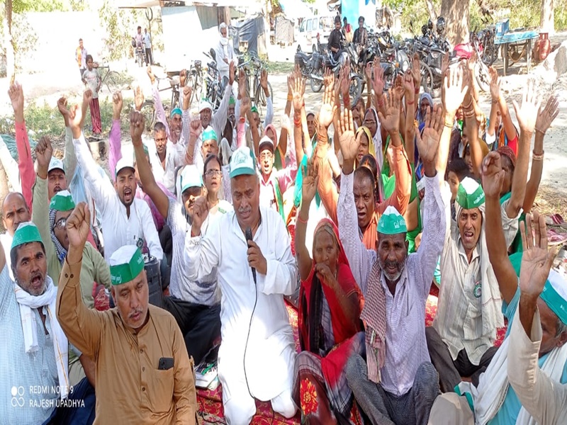 अयोध्या: एक वर्ष पूर्व अपह्रत किशोरी की बरामदगी को लेकर भाकियू का धरना