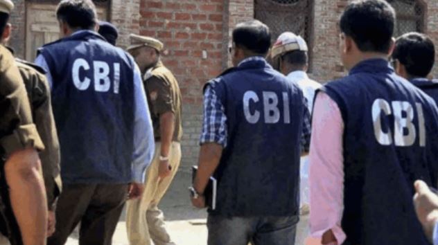 बंगाल स्कूल नौकरी घोटाला : तृणमूल कांग्रेस नेताओं के घरों पर जारी CBI की छापेमारी 