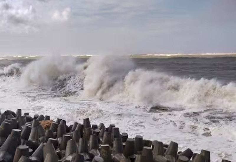 Cyclone Biparjoy : पाकिस्तान पर भी चक्रवाती तूफान 'बिपरजॉय' का खतरा, सिंध में इमरजेंसी घोषित... तटीय इलाकों से निकासी शुरू