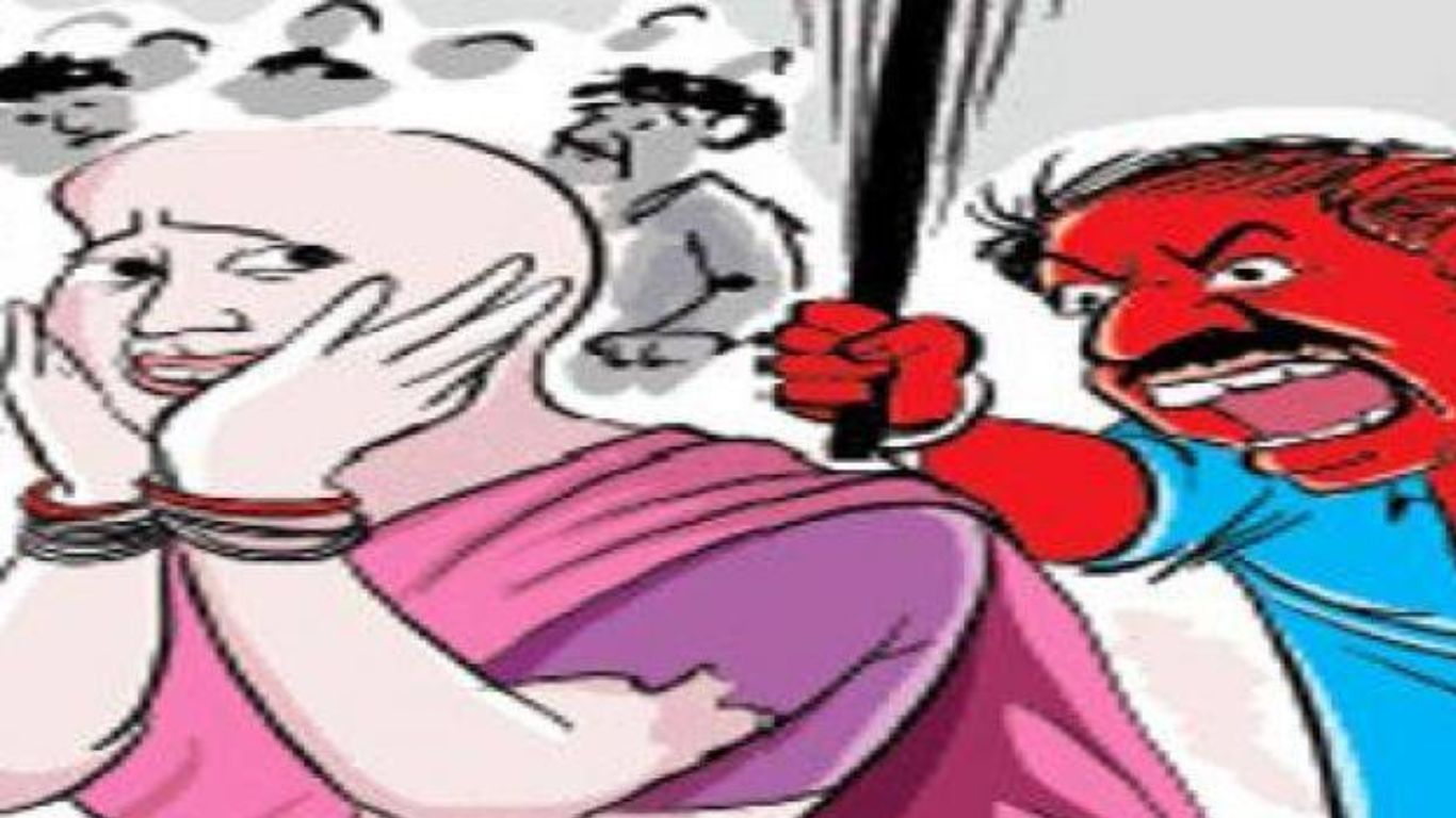 Haldwani News: उधारी मांगने पर वृद्धा को पीटा, सिर पर लगे 12 टांके, तीन सेमी गहरा घाव