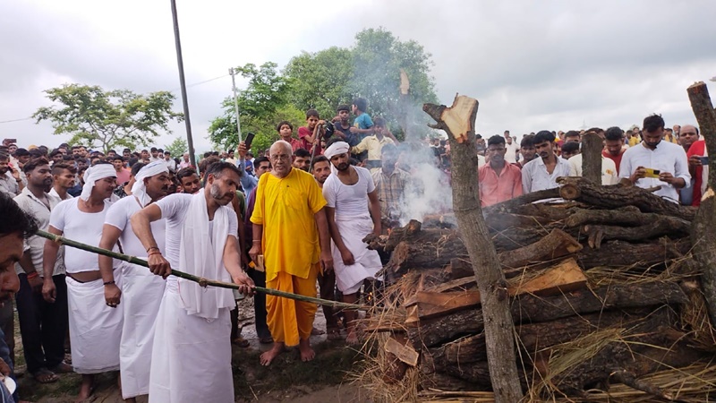 गोंडा: भारत माता के जयघोष संग राजकीय सम्मान के साथ हुआ अमर शहीद का अंतिम संस्कार