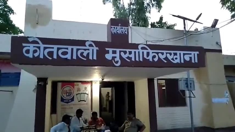 अमेठी : हत्या के प्रयास में वांछित सीआरपीएफ जवान और उसके बेटे को पुलिस ने किया गिरफ्तार