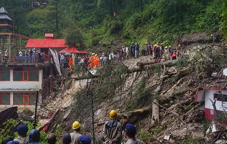 PHOTOS: हिमाचल में तबाही...53 लोगों की जा चुकी है जान, देखें दिल दहला देने वाली तस्वीरें