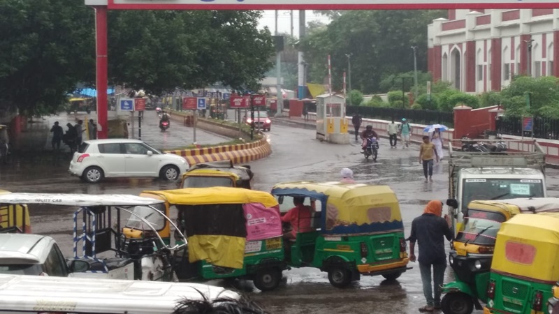 लखनऊ: यूपी में मौसम पर आया बड़ा अपडेट, 19 जिलों में भारी बारिश का अलर्ट