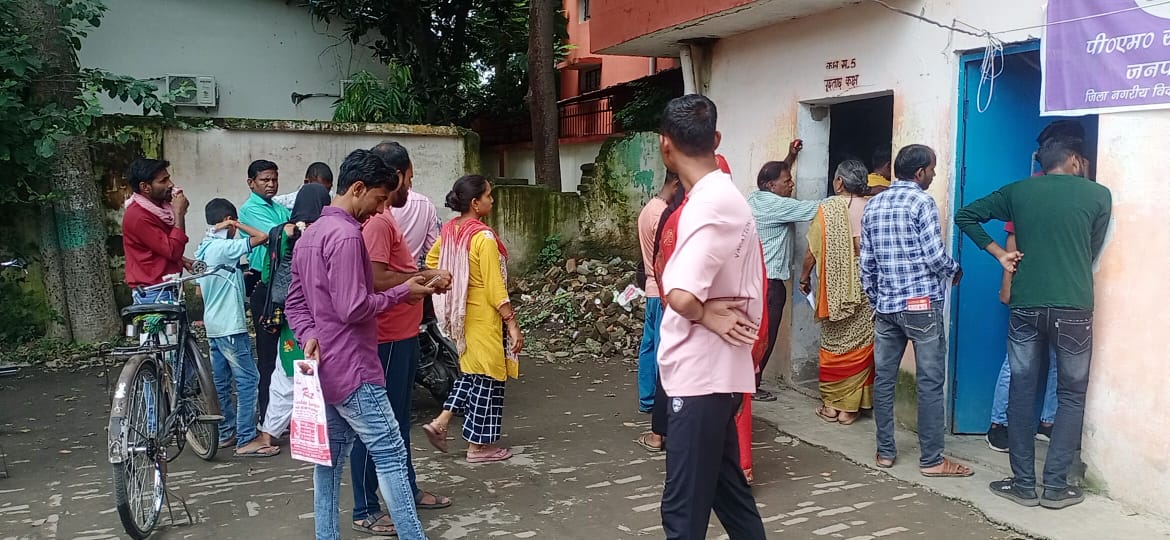 प्रधानमंत्री आवास: योजना है गरीबों के नाम...दलालों के हाथ अंजाम, जानिए पूरा मामला