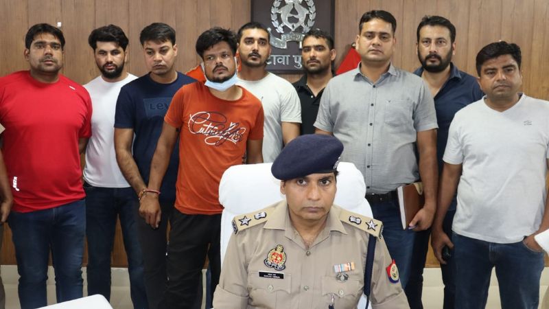 Etawah News: लायन सफारी क्षेत्र में पुलिस की लुटेरे से हुई मुठभेड़, एक के पैर में लगी गोली… गिरफ्तार