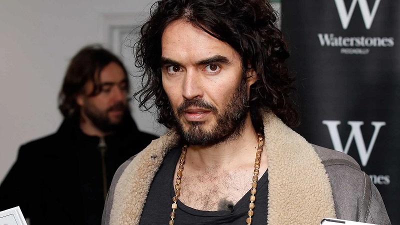  Russell Brand: यौन उत्पीड़न के आरोपों के बाद YouTube ने रसेल ब्रांड को स्ट्रीमिंग साइट से पैसा कमाने से रोका